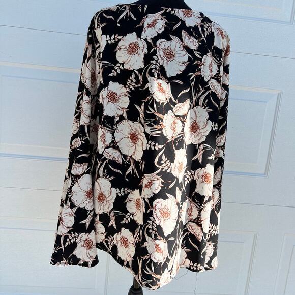 PEACH LOVE women’s blouse size M, with bell sleeves, black floral - Picture 4 of 11